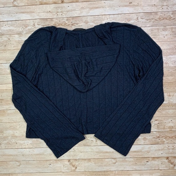 Athleta Blue Harmony Pose Cropped Hoodie Lightweight Pullover Size M Medium Blue - Picture 3 of 11